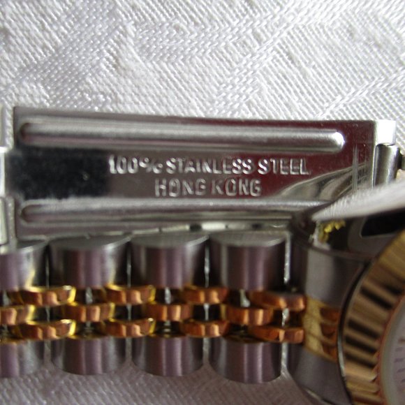 VINTAGE LUXURY STAINLESS STEEL WATCH – NWOT - Picture 6 of 9